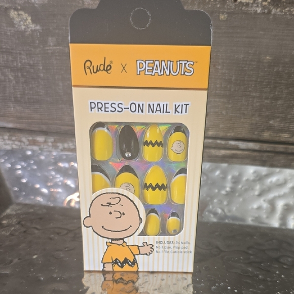 RUDE x Peanuts Yellow and Black Press-On Nail Kit, Charlie Brown, NEW - Picture 1 of 3